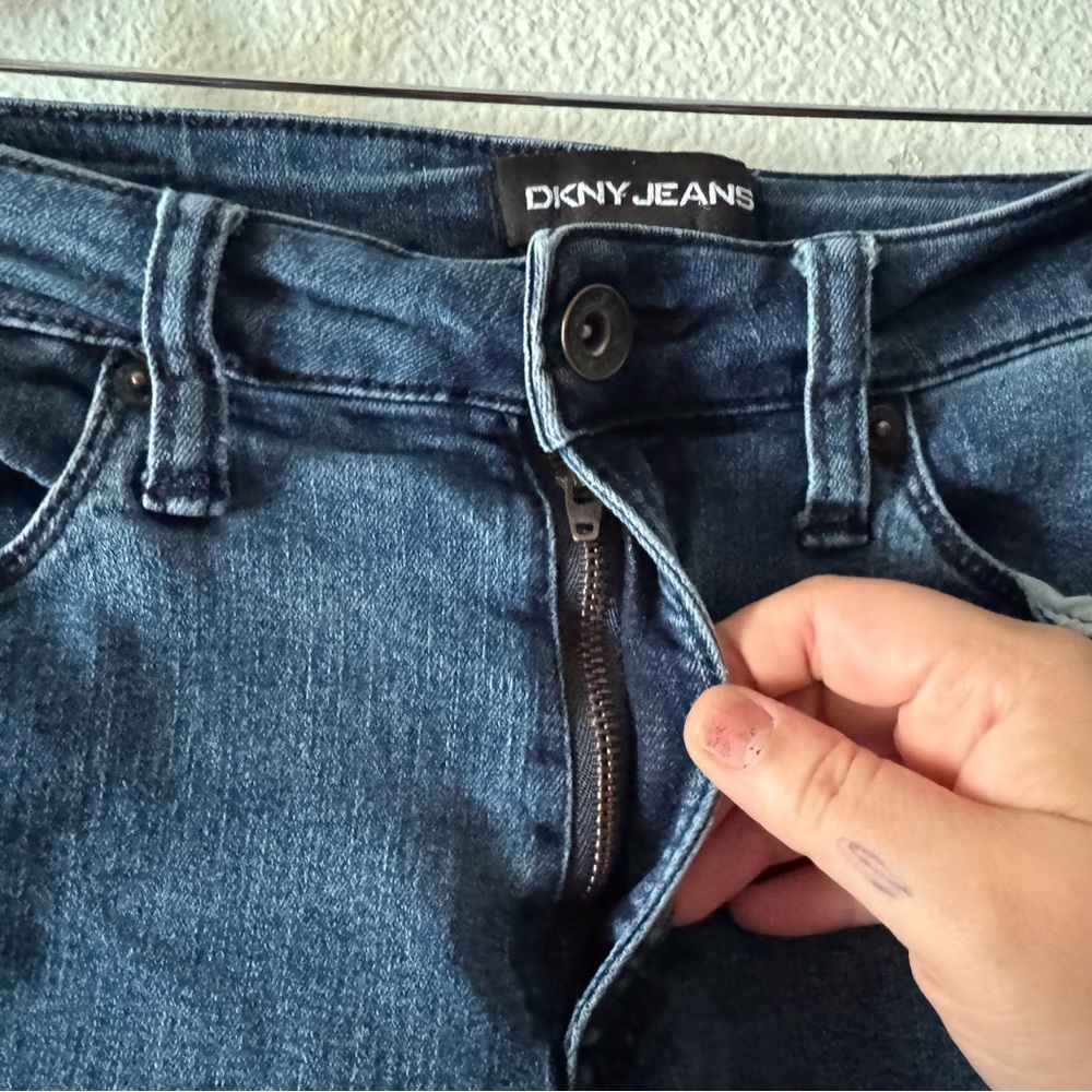 DKNY Jeans Women's Blue Denim Bermuda Cuffed Shorts Everyday Summer Style Size 4 - Picture 6 of 12